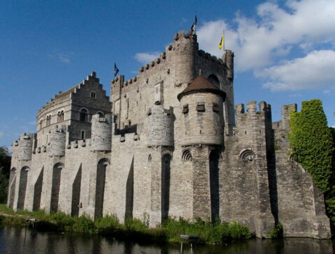 Vista general del castillo Gravensteen en Gante (Bélgica).